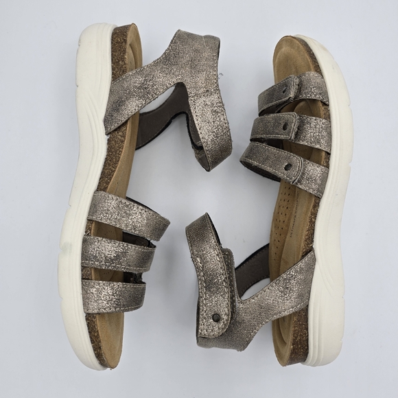 NEW! 7N NARROW WIDTH Clarks Collection April Dove Platinum Velcro Strap Sandals - Picture 12 of 16